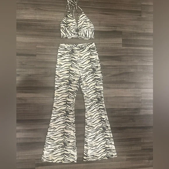 Stylish Zebra Print Jumpsuit - Picture 2 of 3